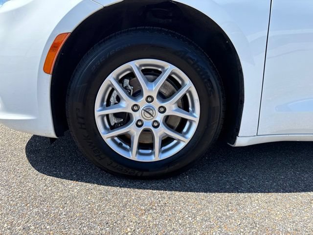 Used 2023 Chrysler Pacifica Touring-L FWD image 10