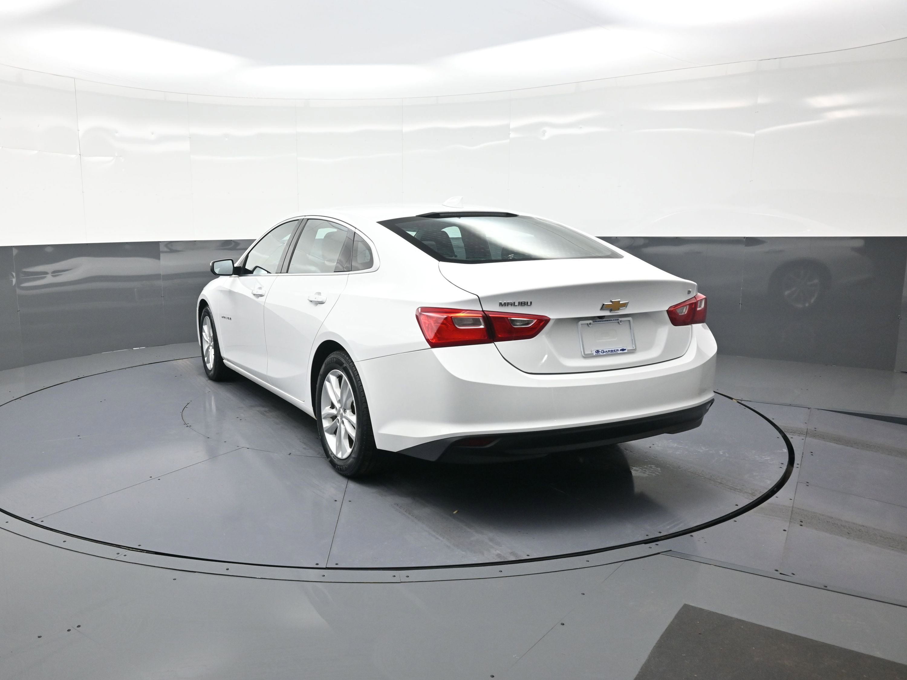 Used 2017 Chevrolet Malibu LT image 5