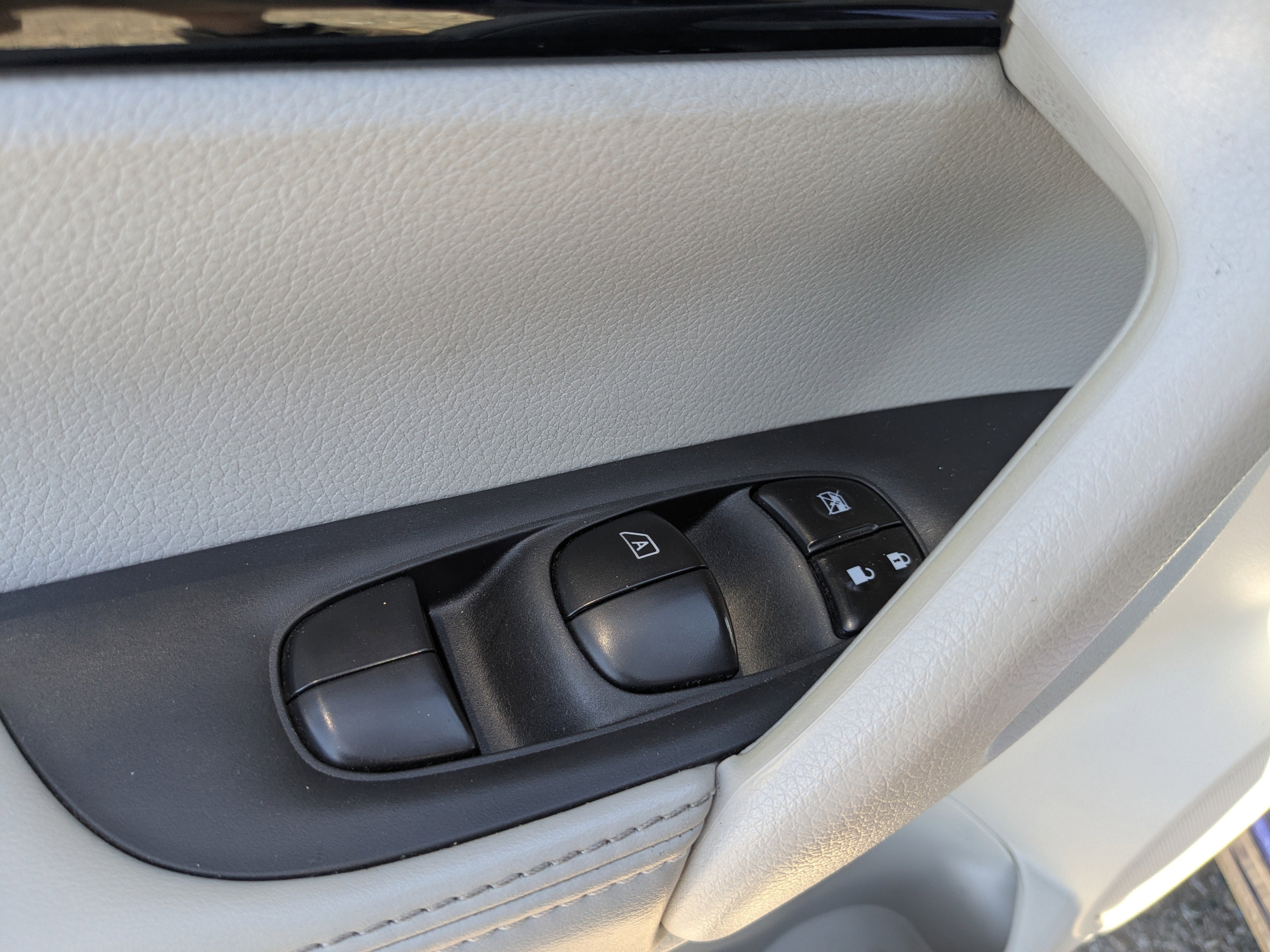 Used 2022 Nissan Rogue Sport SL w/ Premium Package image 32