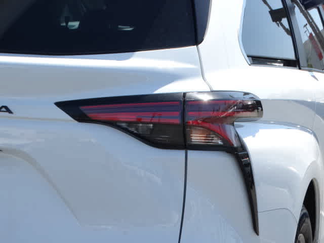 Certified 2021 Toyota Sienna LE image 11