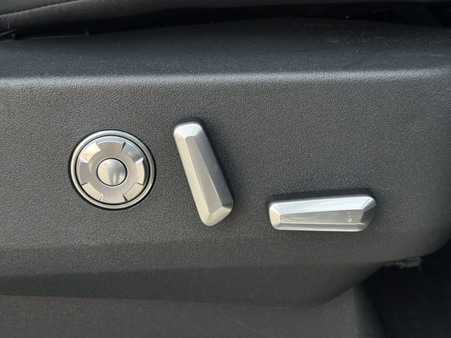 Used 2025 Lincoln Navigator Reserve image 30