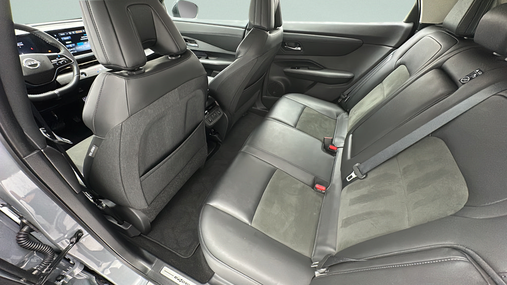 Used 2024 Nissan Ariya AWD image 9