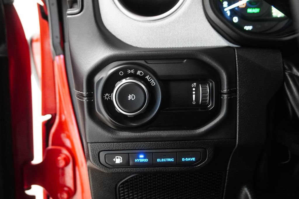 Used 2025 Jeep Wrangler Unlimited Sahara w/ Safety Group image 21