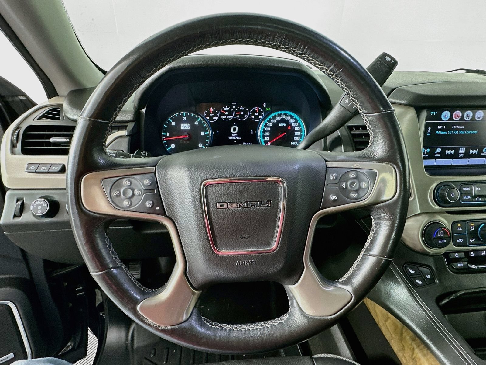 Used 2018 GMC Yukon Denali AWD/4WD image 12