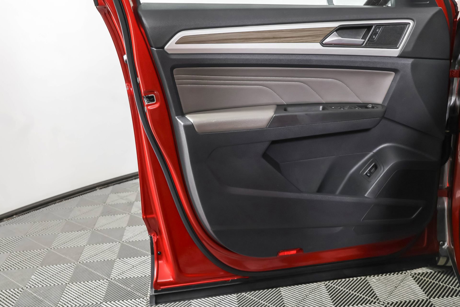 Certified 2022 Volkswagen Atlas SEL image 34