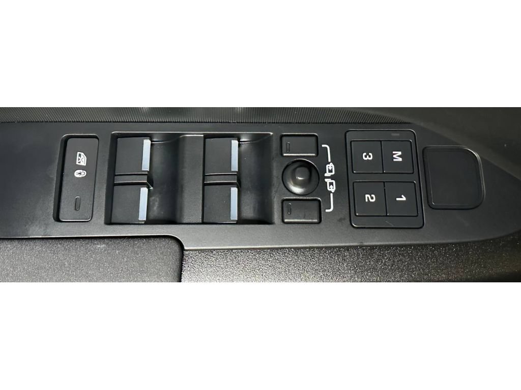 Used 2023 Land Rover Defender 110 75th Limited Edition AWD/4WD image 34