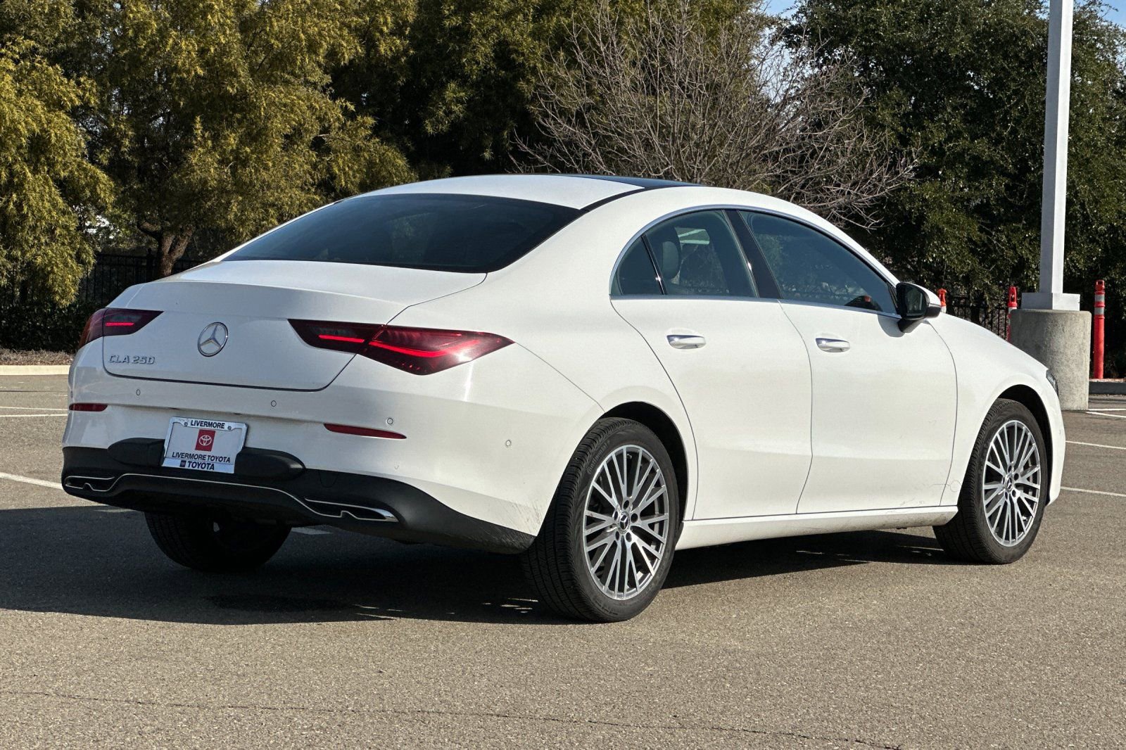 Used 2025 Mercedes-Benz CLA 250 image 4