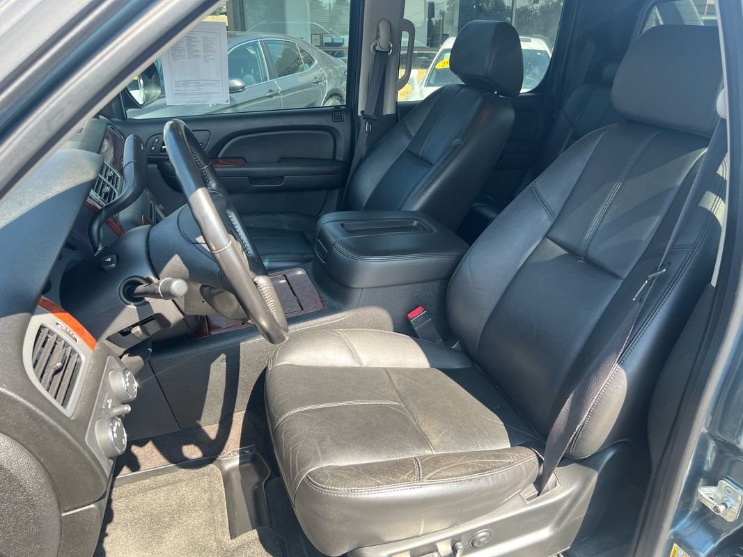 Used 2008 Chevrolet Avalanche LTZ w/ LTZ Preferred Equipment Group AWD/4WD image 12