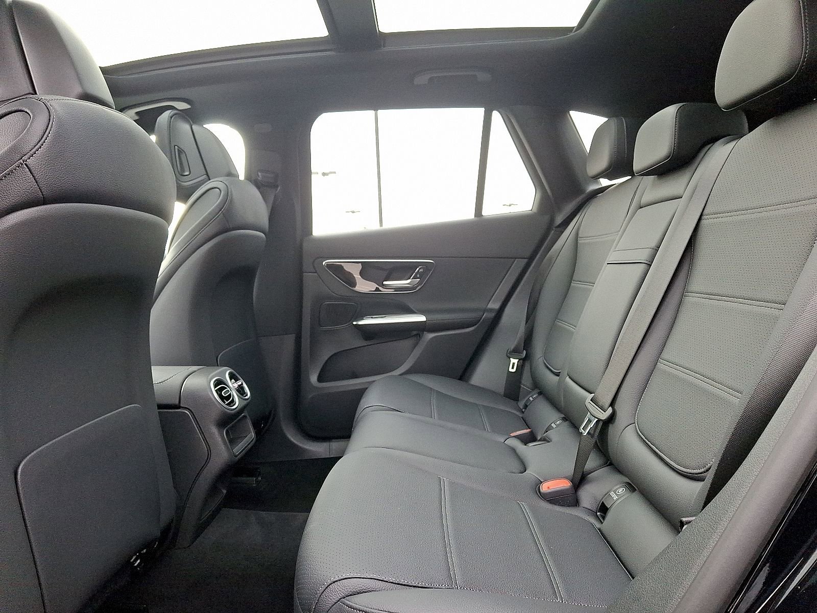 Certified 2025 Mercedes-Benz GLC 300 4MATIC image 10