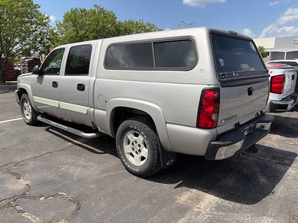 Used 2006 Chevrolet Silverado 1500 LT w/ Onstar Plus Package AWD/4WD image 3