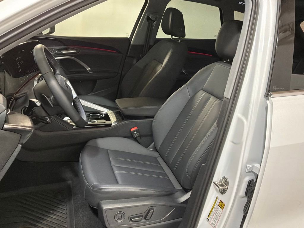 Certified 2025 Audi Q5 Premium w/ Convenience Package image 8