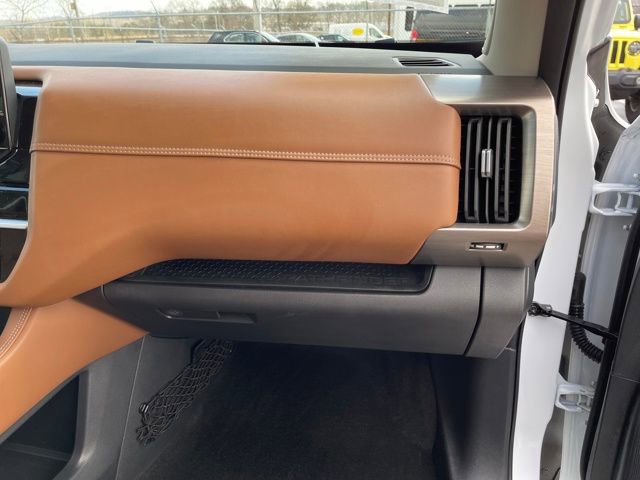 Used 2025 Nissan Pathfinder Platinum w/ Cargo Package image 41