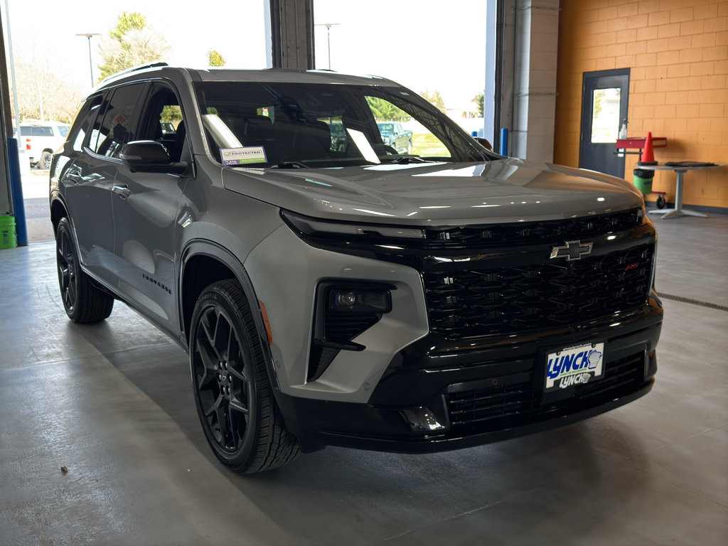 Used 2025 Chevrolet Traverse RS image 7