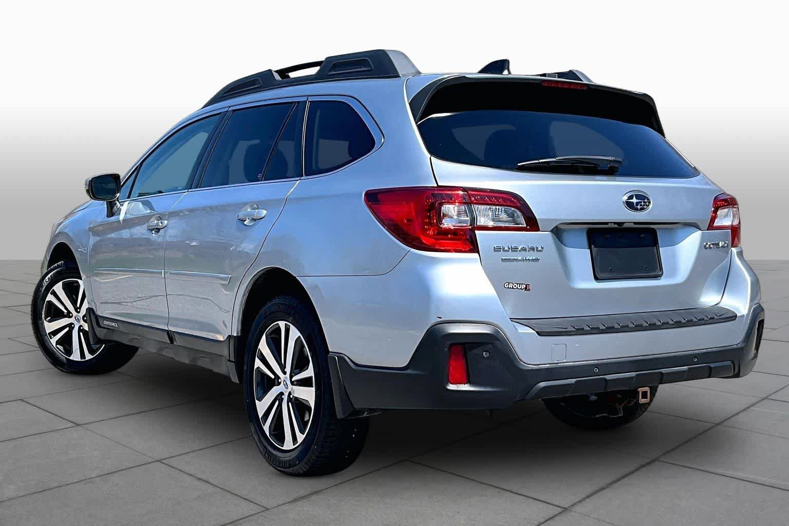 Used 2018 Subaru Outback 2.5i Limited AWD/4WD image 12