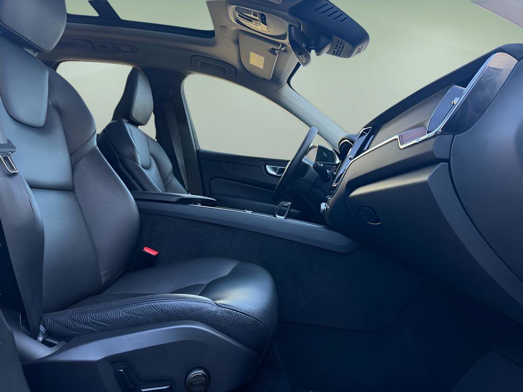 Used 2024 Volvo XC60 B5 Plus image 16