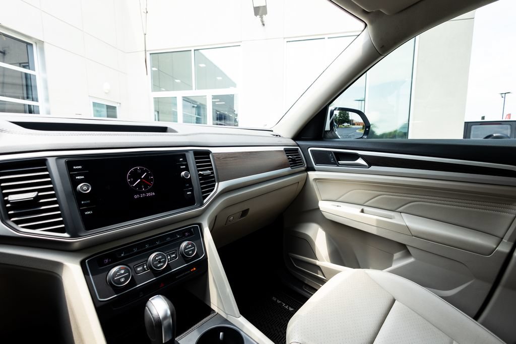 Used 2021 Volkswagen Atlas SE w/ Panoramic Sunroof Package FWD image 36