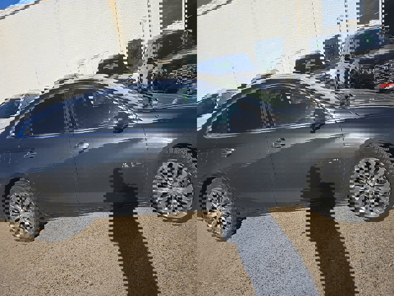 Used 2017 Chevrolet Malibu Premier w/ Premier Sun and Wheel Package image 3