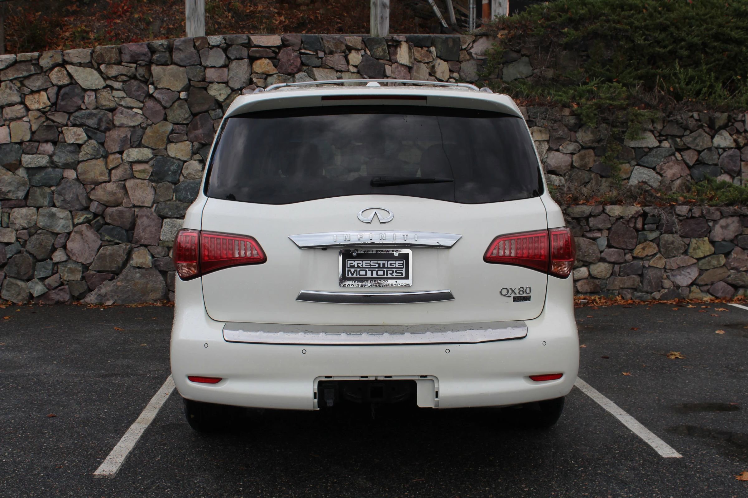 Used 2017 INFINITI QX80 4WD w/ Driver Assistance Package image 8