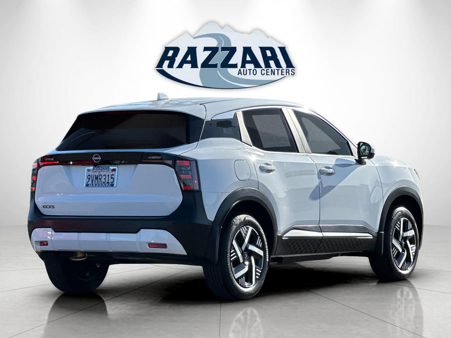 Used 2025 Nissan Kicks SV FWD image 3