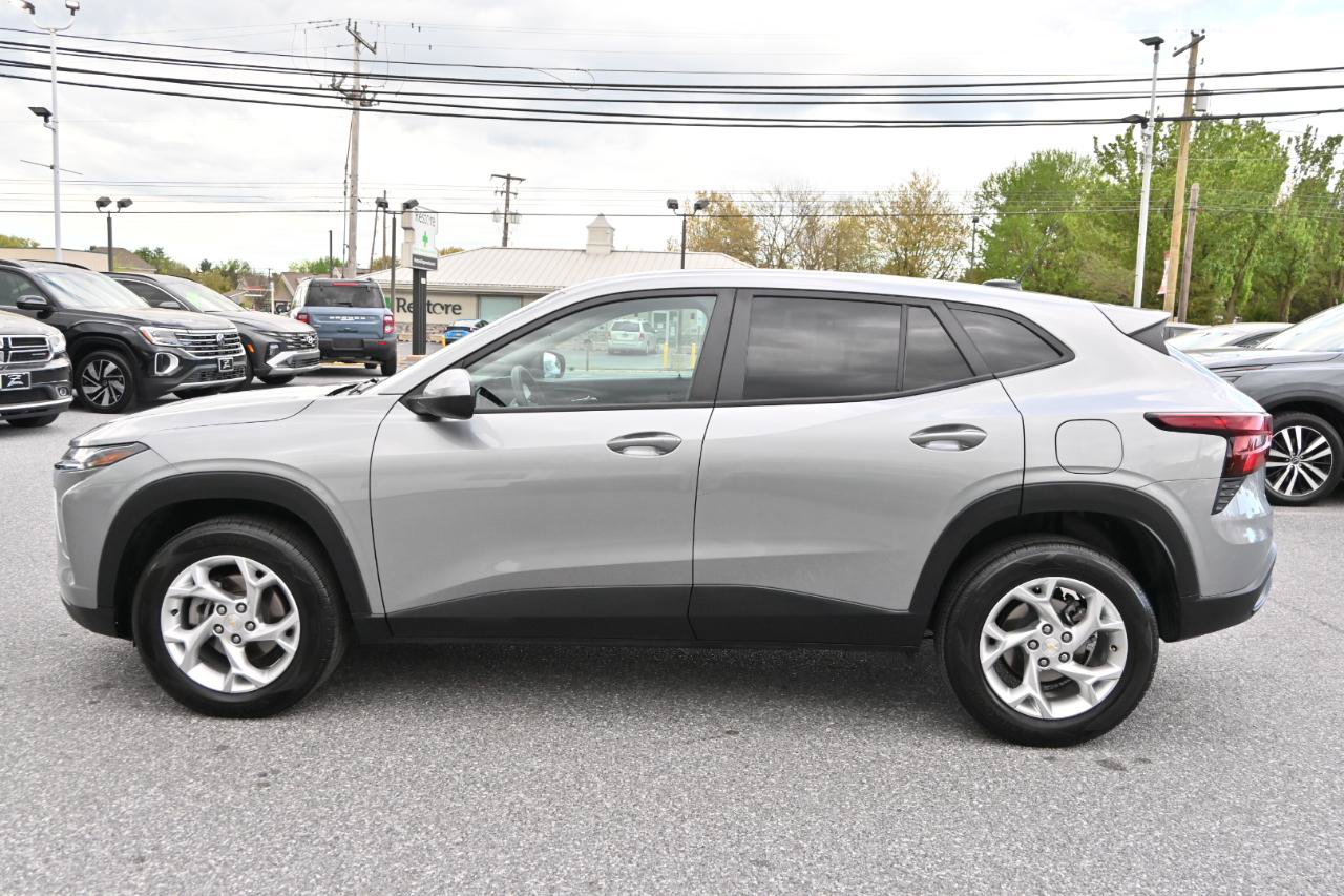 Used 2024 Chevrolet Trax LS w/ LS Convenience Package FWD image 7