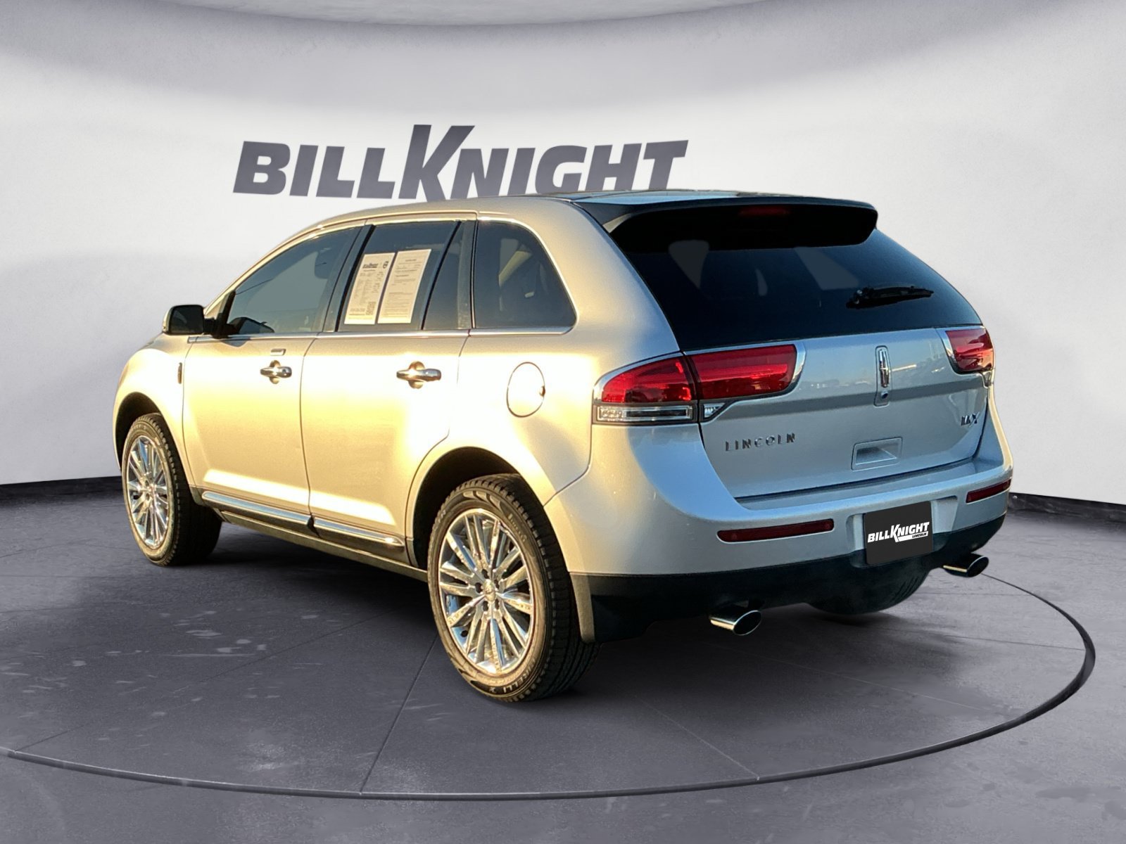 Used 2013 Lincoln MKX FWD image 4