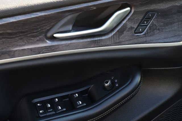 Used 2024 Jeep Grand Cherokee L Limited w/ Luxury Tech Group II image 15