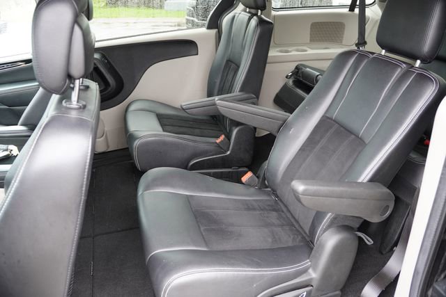 Used 2018 Dodge Grand Caravan SXT FWD image 17