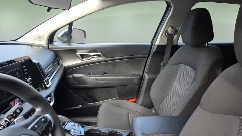 Used 2023 Kia Sportage LX image 11