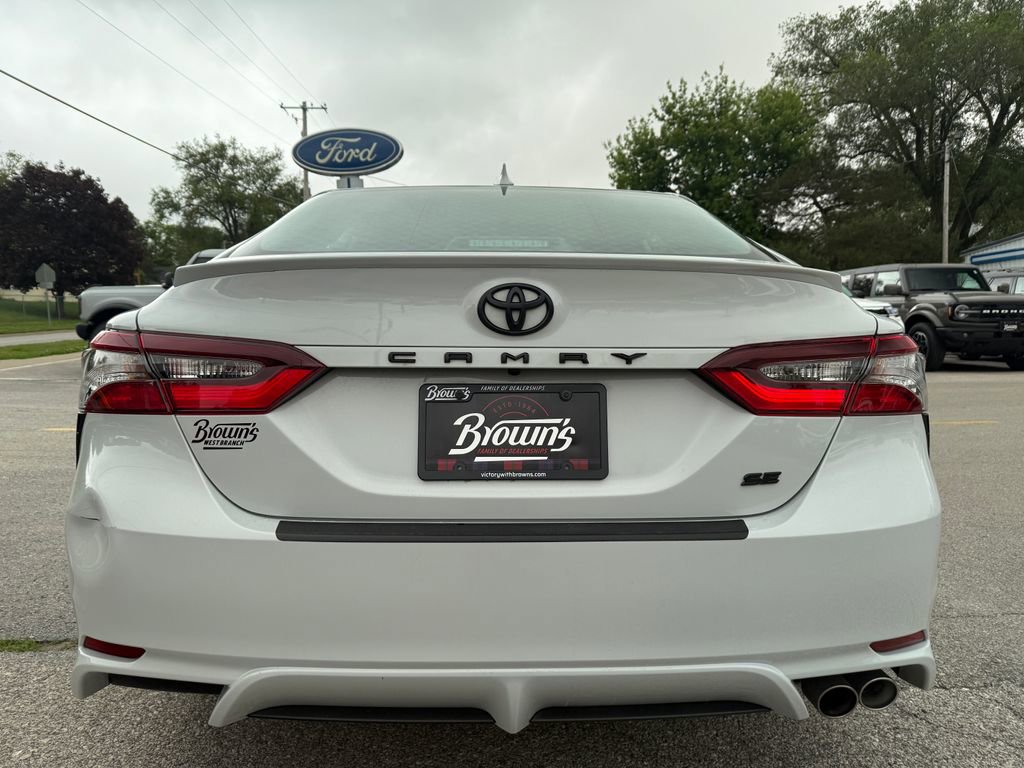 Used 2022 Toyota Camry SE FWD image 5