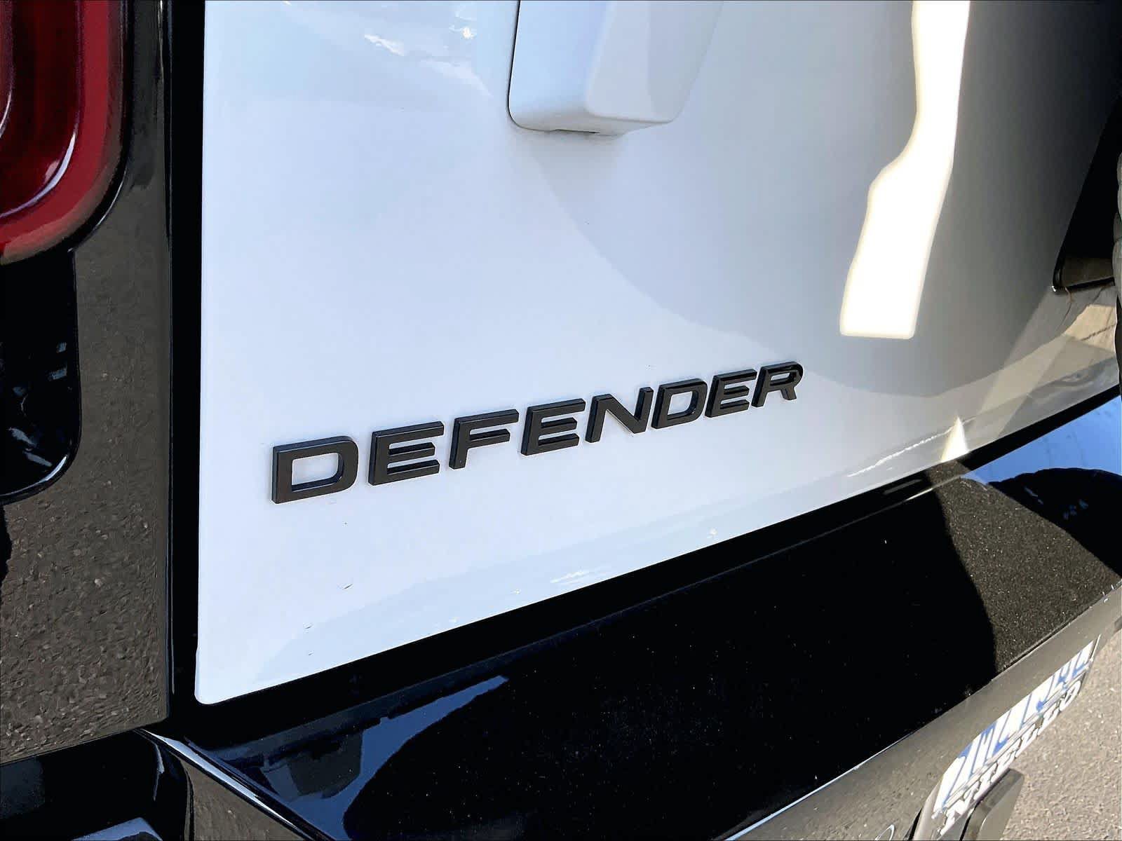 Used 2024 Land Rover Defender 110 X-Dynamic SE AWD/4WD image 13