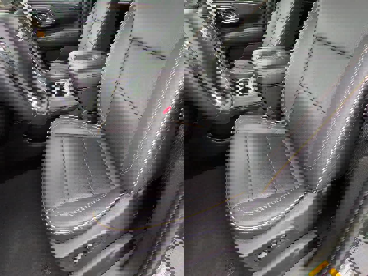 Used 2023 Chevrolet Suburban Premier image 16