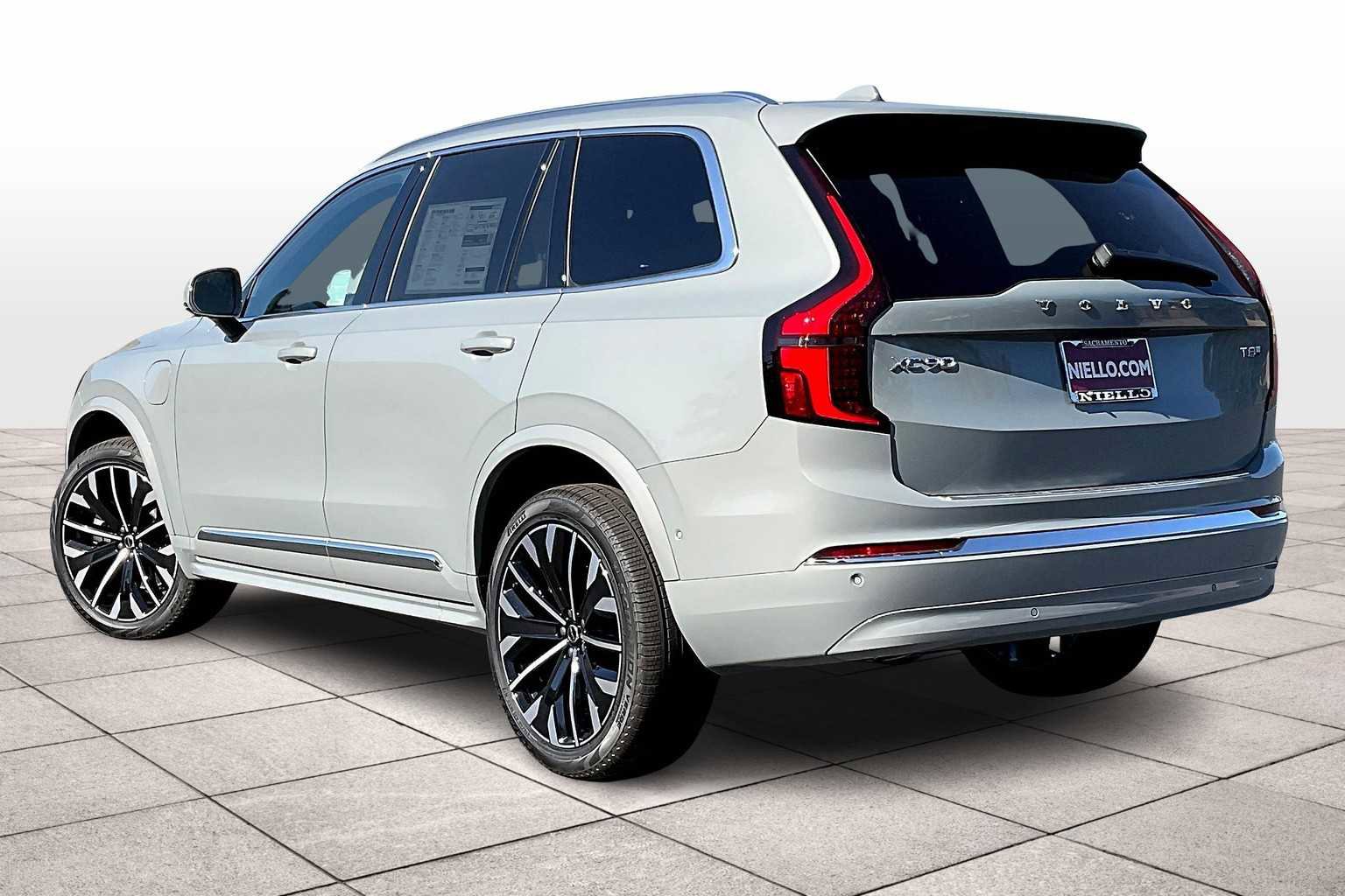 New 2026 Volvo XC90 T8 Plus image 3