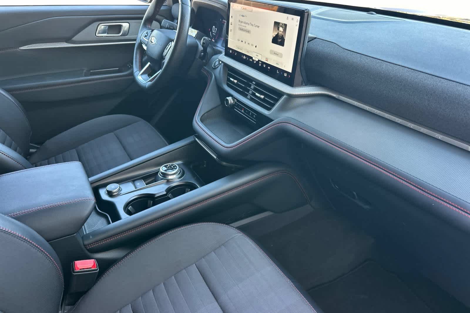 Certified 2025 Ford Explorer ST-Line w/ ST-Line Street Pack AWD/4WD image 18