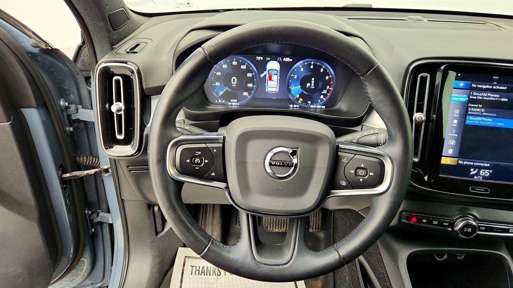 Used 2020 Volvo XC40 T5 Momentum image 13