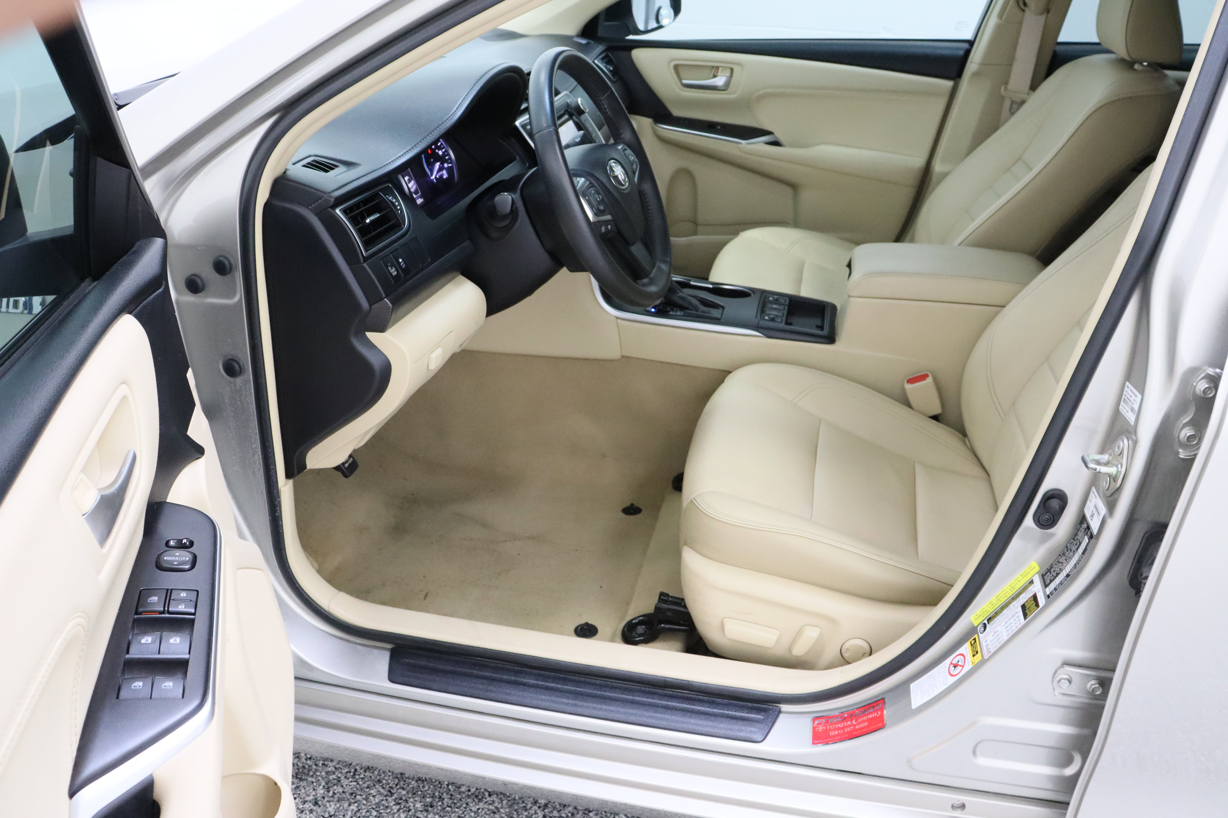 Used 2017 Toyota Camry XLE w/ Moonroof Package FWD image 14