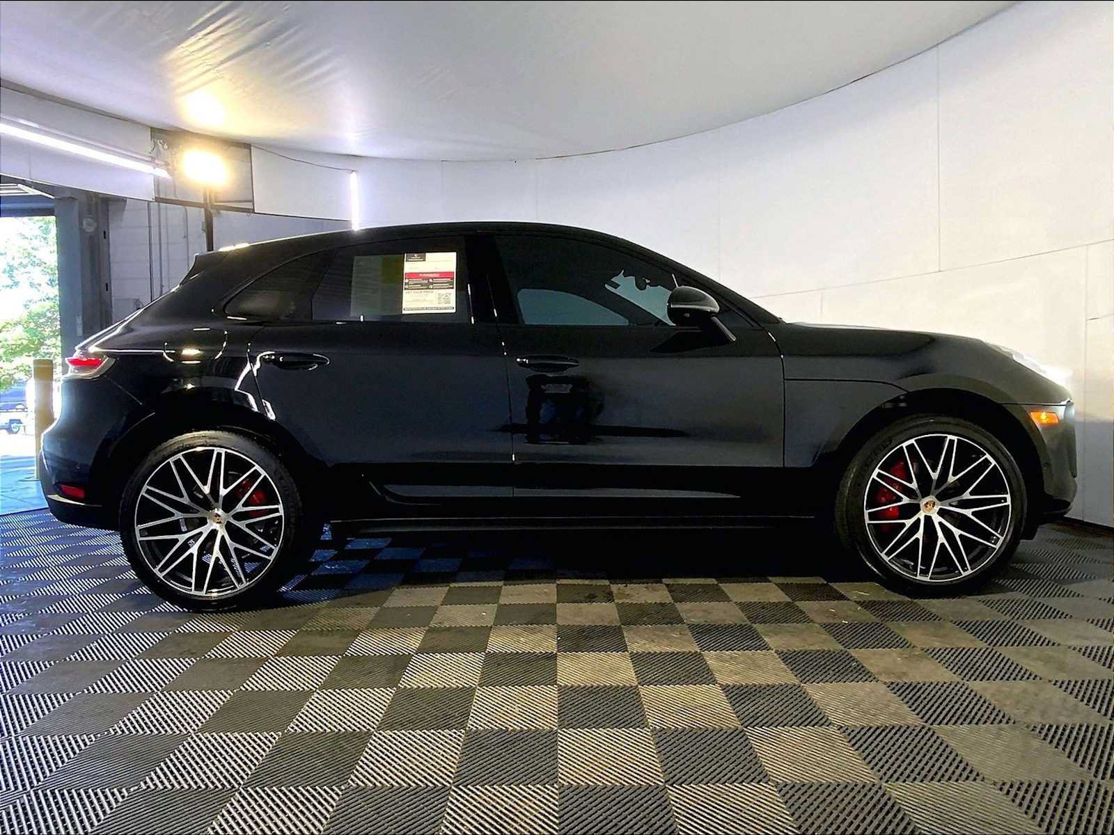 Certified 2022 Porsche Macan S AWD/4WD image 8