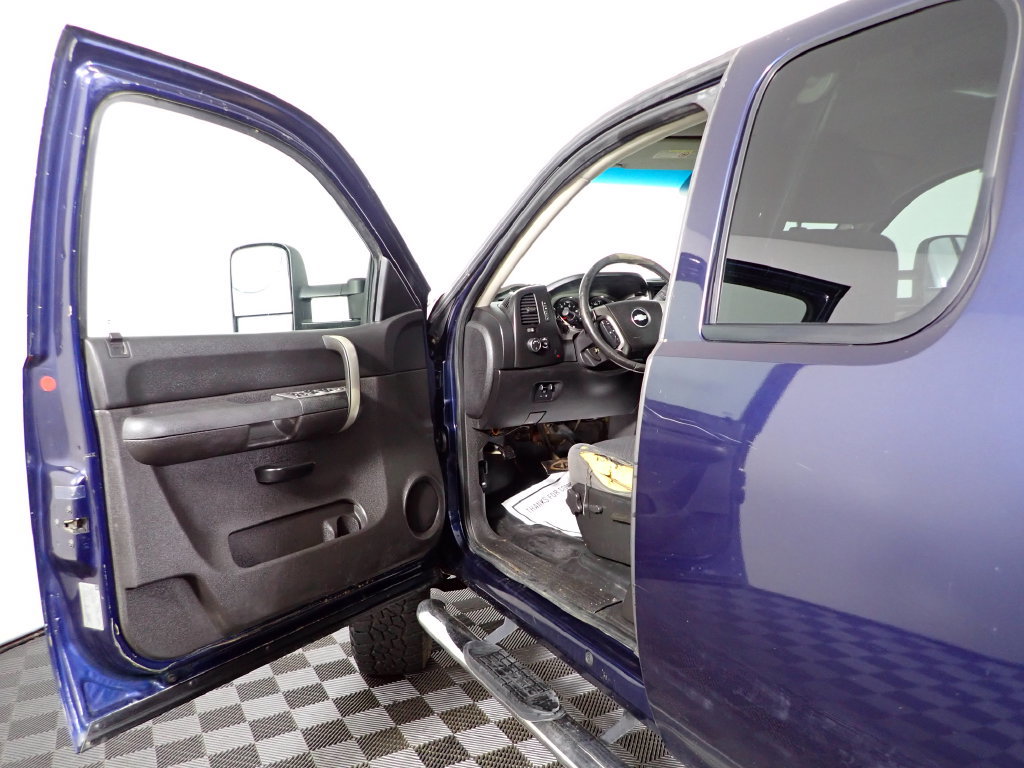 Used 2009 Chevrolet Silverado 3500 LT w/ Interior Plus Package AWD/4WD image 16