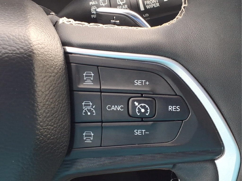 Used 2024 Jeep Grand Cherokee Altitude AWD/4WD image 25