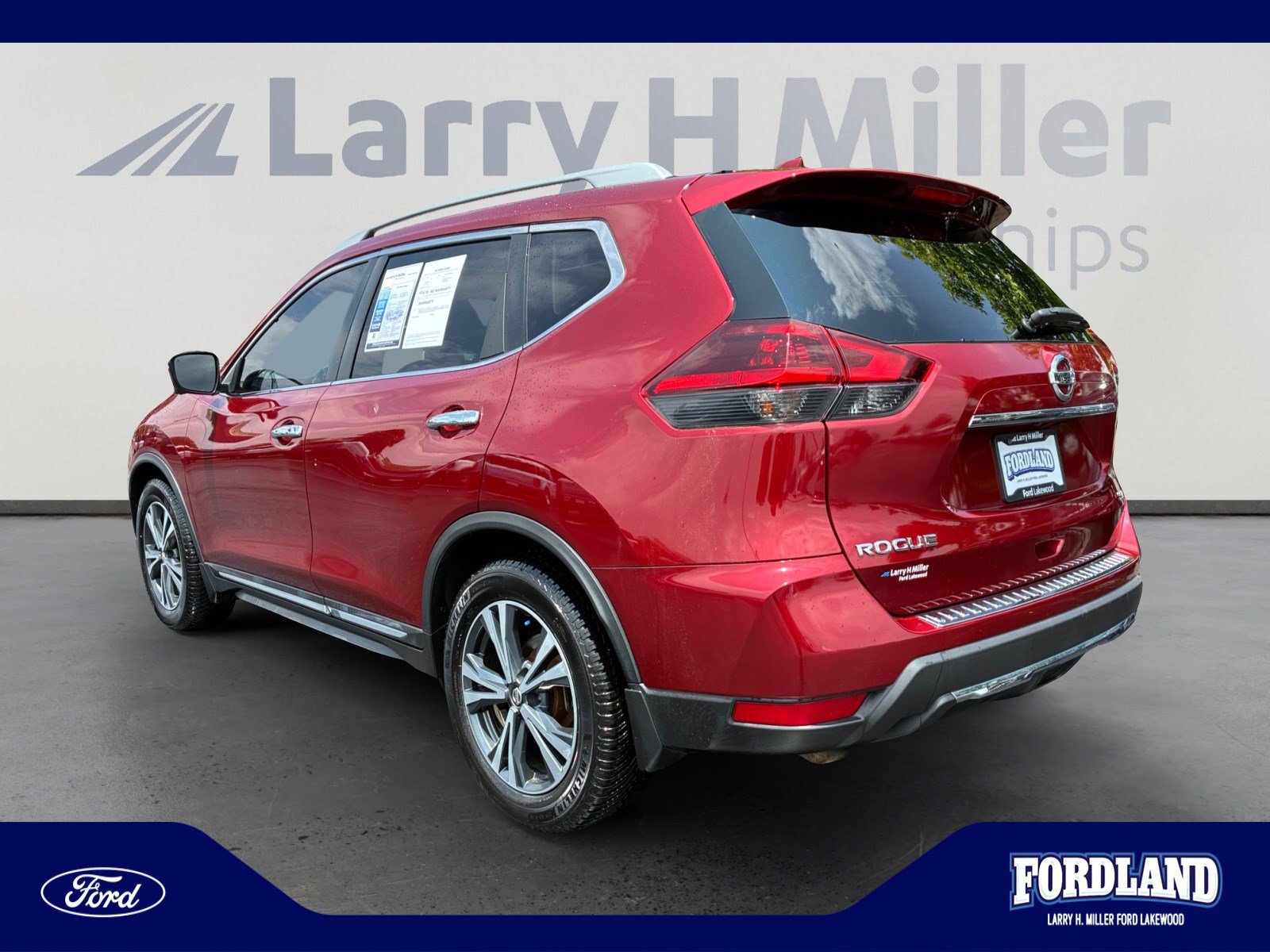 Used 2018 Nissan Rogue SL w/ Premium Package FWD image 3