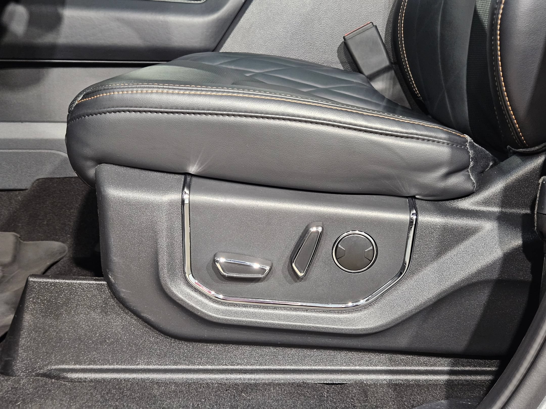 Used 2023 Ford Expedition Max Platinum AWD/4WD image 23