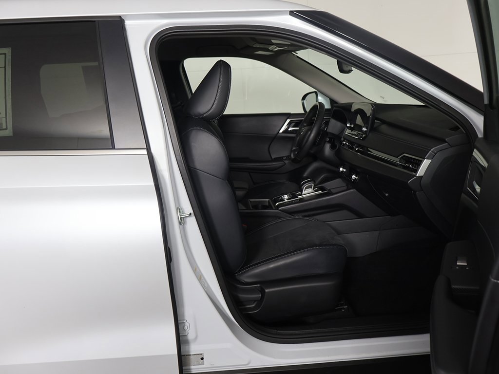 Used 2024 Mitsubishi Outlander SE image 30