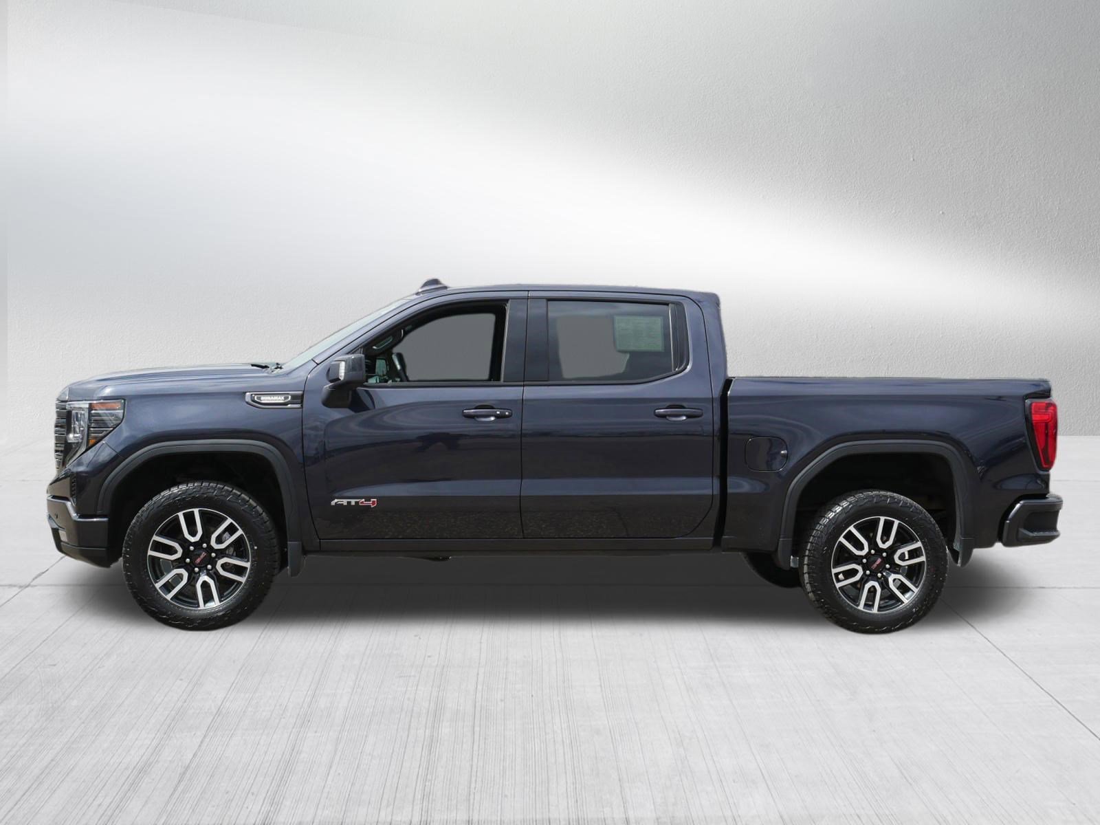 Used 2023 GMC Sierra 1500 AT4 w/ AT4 Preferred Package AWD/4WD image 4
