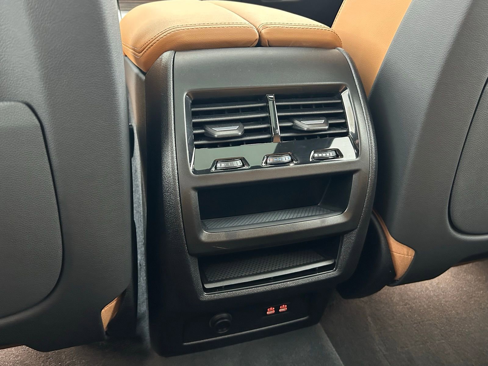 Used 2026 BMW X5 xDrive50e w/ Premium Package image 36