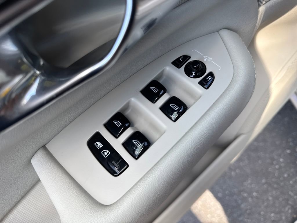 Used 2023 Volvo XC90 B6 Plus w/ Protection Package Premier image 11