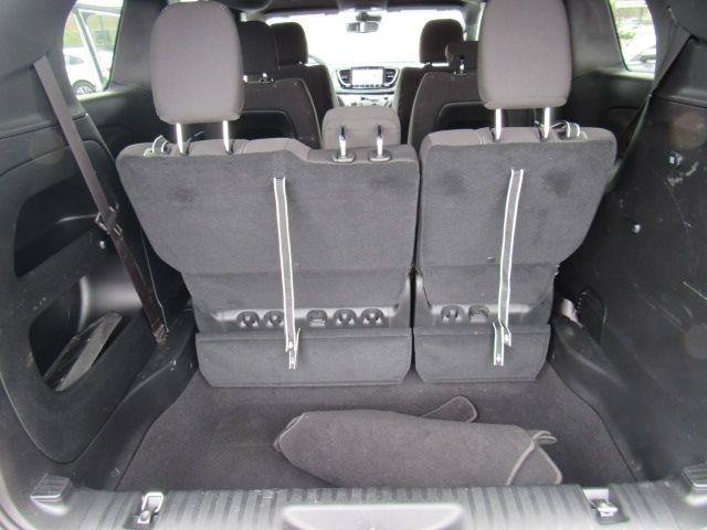 Used 2023 Chrysler Pacifica Touring FWD image 31