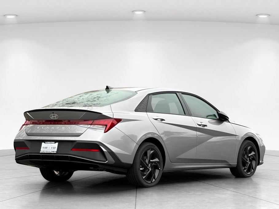 New 2026 Hyundai Elantra SEL FWD image 4