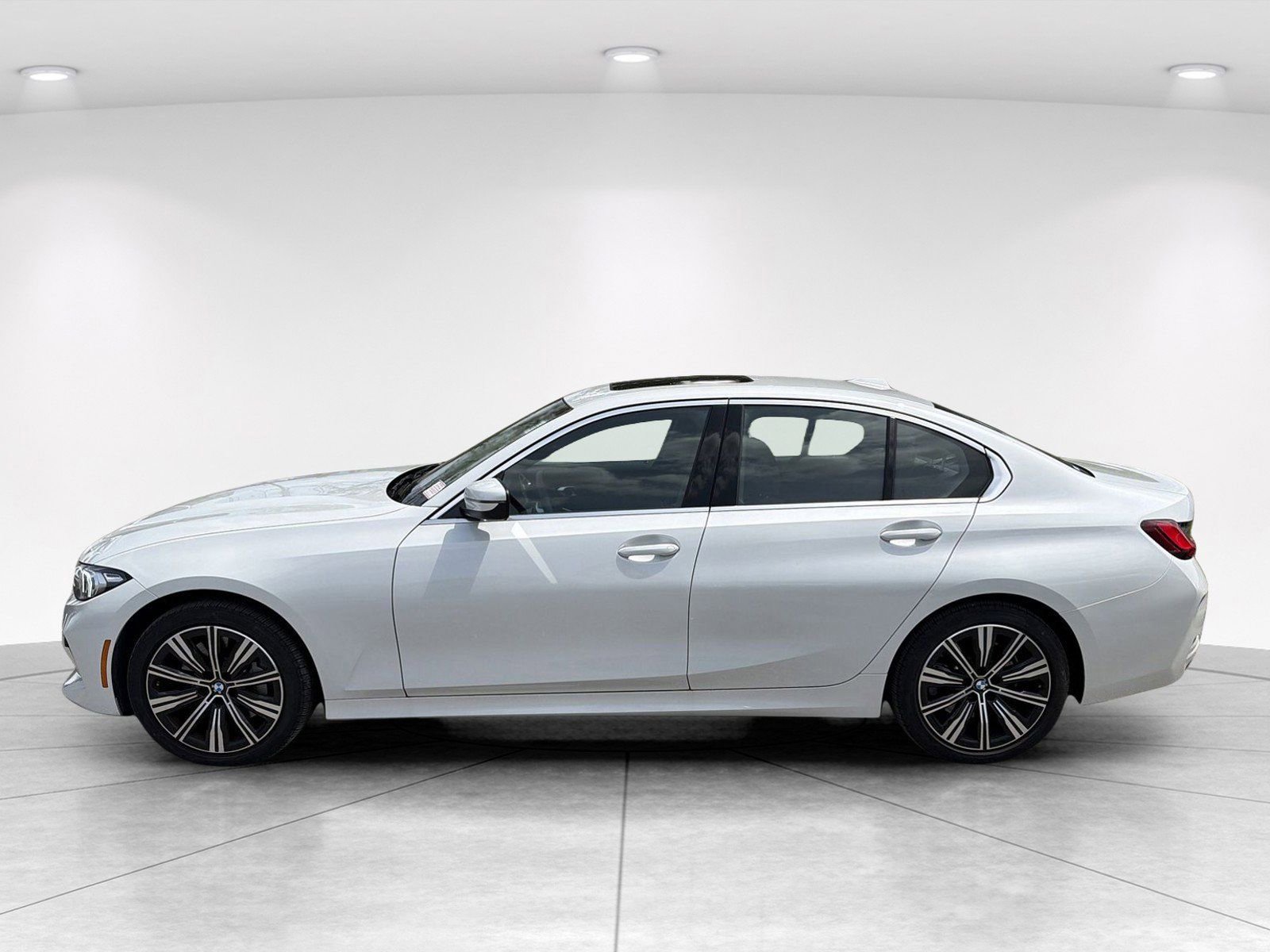 Certified 2025 BMW 330i xDrive Sedan AWD/4WD image 8