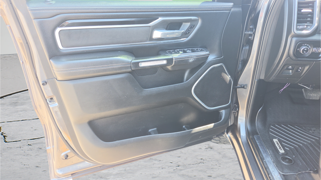 Used 2019 RAM 1500 Laramie w/ Sport Appearance Package AWD/4WD image 23