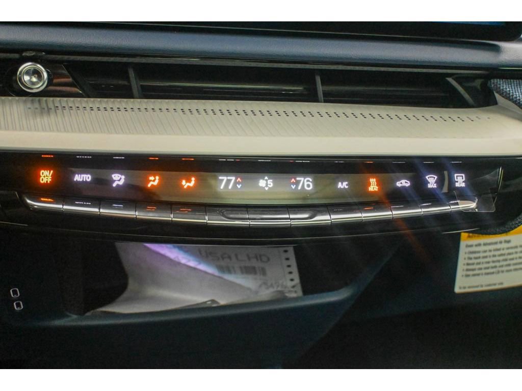 New 2026 Cadillac Optiq Luxury 2 image 29