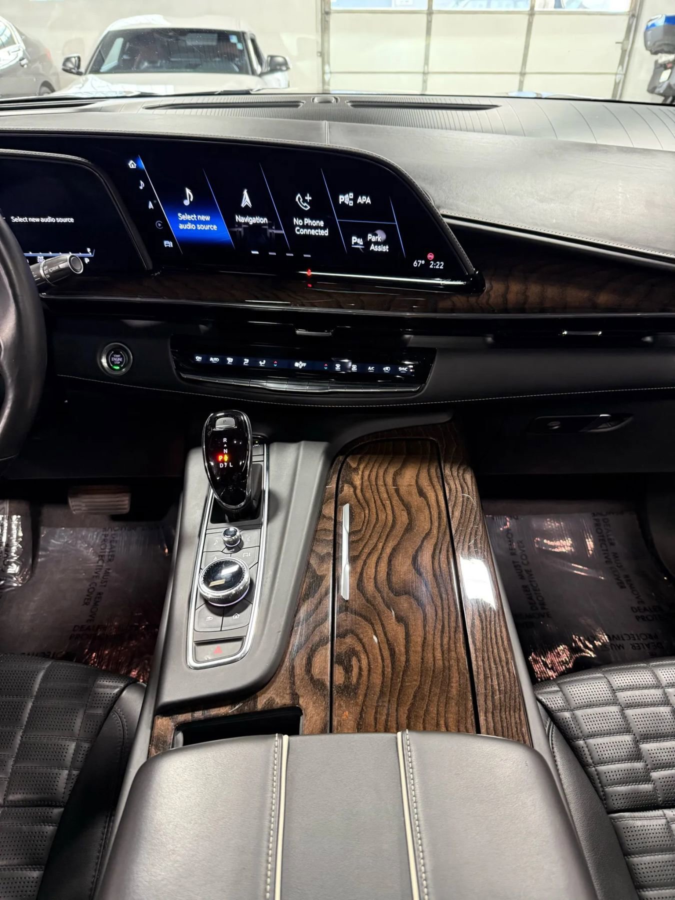 Used 2023 Cadillac Escalade Sport Platinum w/ LPO, ONYX Package image 3